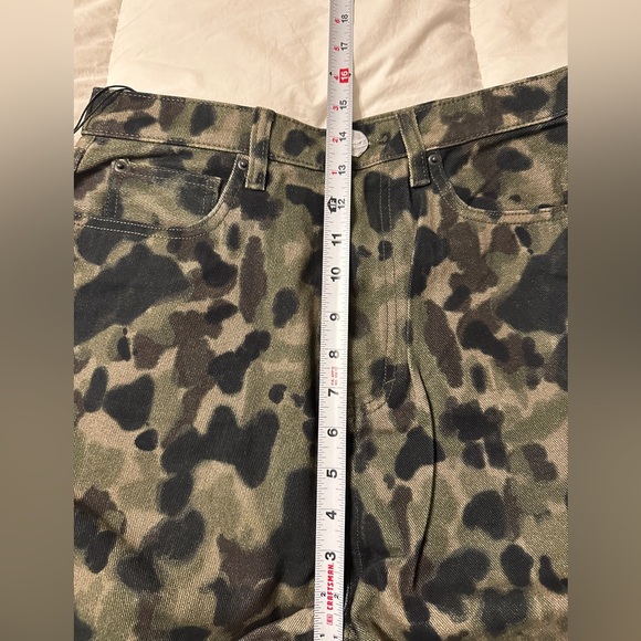 WeWoreWhat Green Camouflage Dani Boyfriend Denim - NWT - Size 28 - Picture 14 of 15